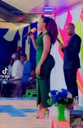 Pastor spotted looking at a woman’s butt during a church service