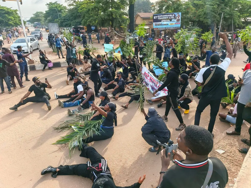 Angry Youths Block Abuja-Makurdi Highway Over Benue Killings