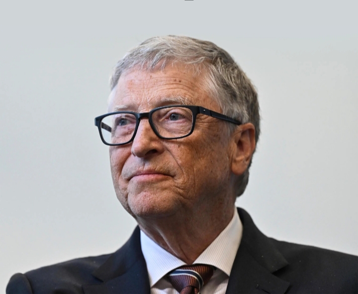 Bill Gates Drops Out of America’s Top 10 Richest for First Time in 34 Years