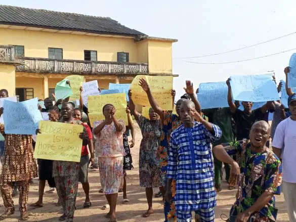 Owo Residents Protest, Plead with Olowo to Forgive Suspended Council Chairman