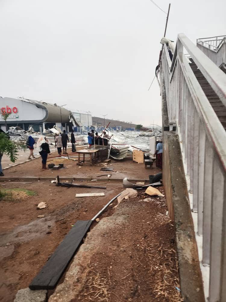 Torrential Rain Decimates Newly Built Kugbo Bus Terminal, Snarling Nyanya-Keffi Traffic