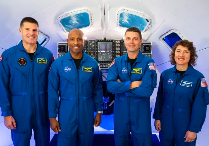 Artemis Astronauts to Rely on Human Eyesight for Lunar Study in Historic Moon Flyby