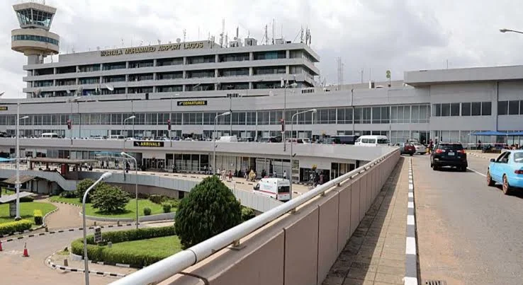 Airport staff returns $1,700, passports to passenger at Lagos airport