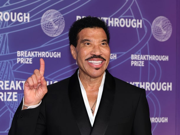 Singer Lionel Richie cuts concert short after falling ill onstage