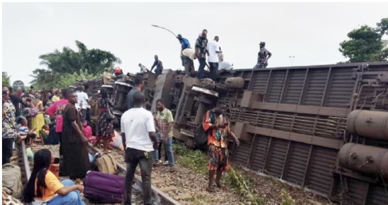 Federal Ministry of Transportation confirms an infant was among the four people confirmed de@d after a train with 482 people onboard derailed in Delta