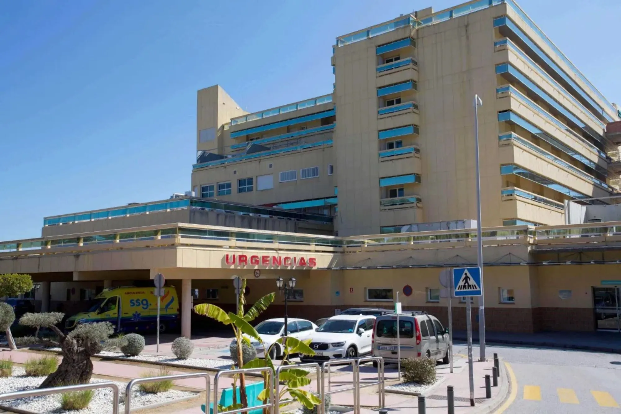 At least 60 tourists rushed to hospital with toxic gas poisoning after swimming pool pump leak in Spain